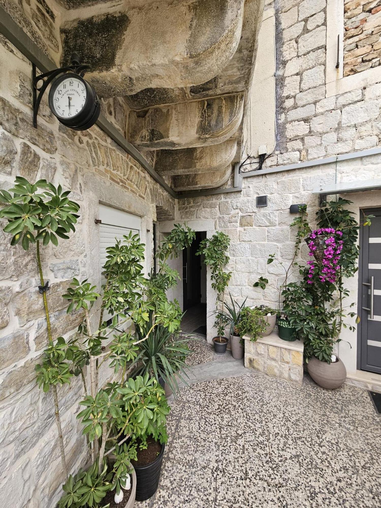 Luxury Lifestyle Rooms Split Exterior foto